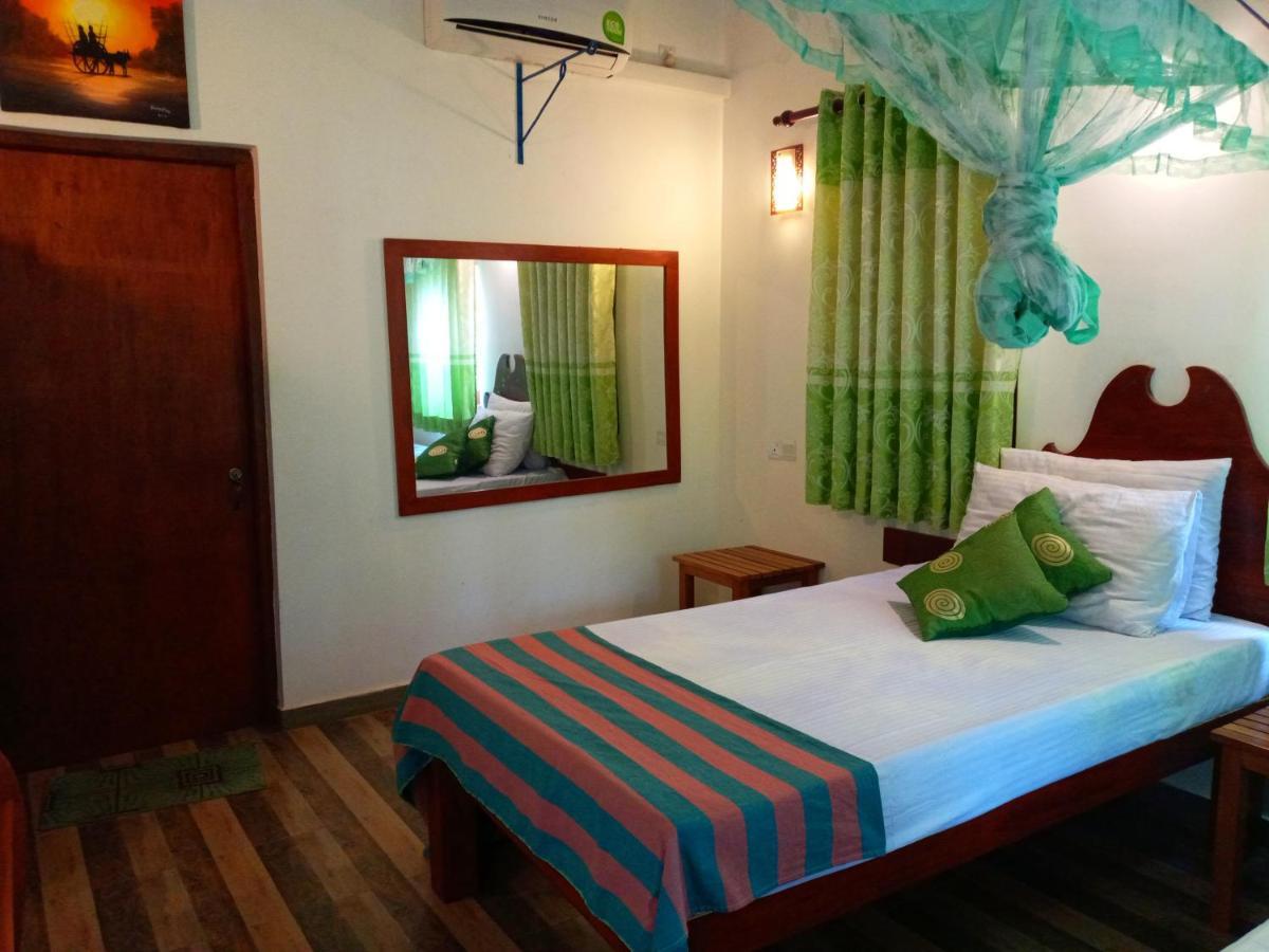 Hideaway Homestay Habarana Exterior photo